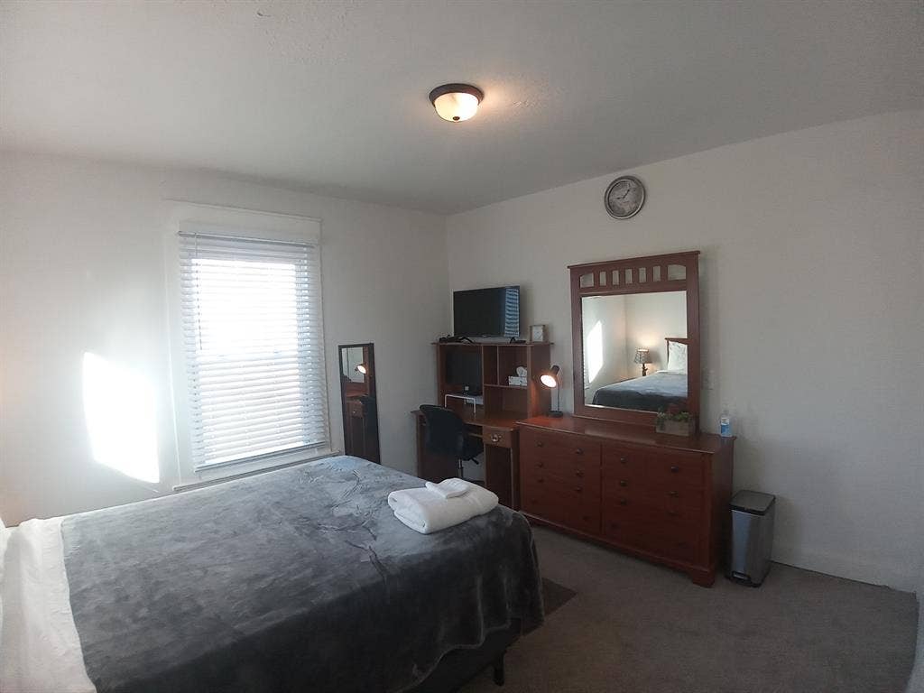Cozy private room for rent