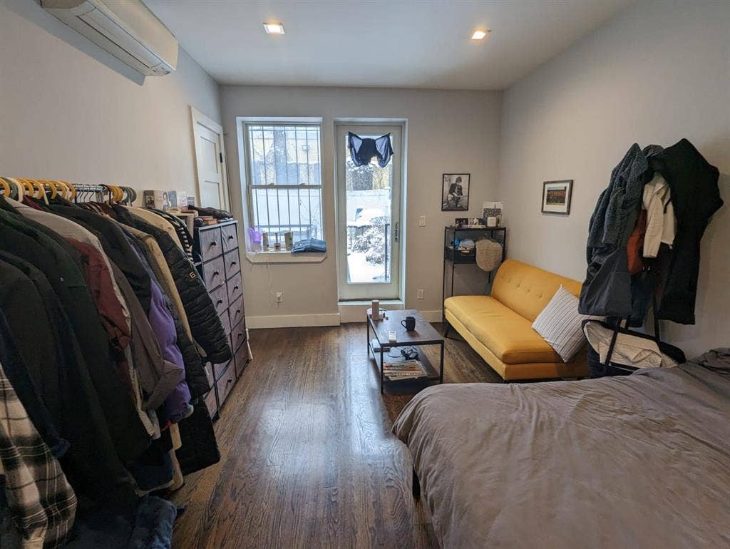 🌆 Bushwick Apt Lease Takeover