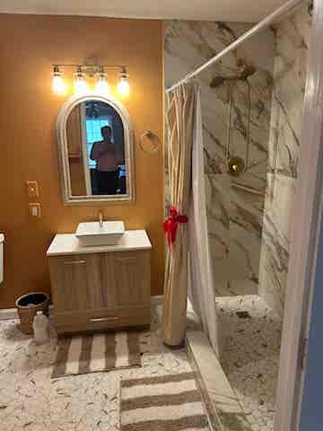 4 ROOM SUITE IN SNELLVILLE