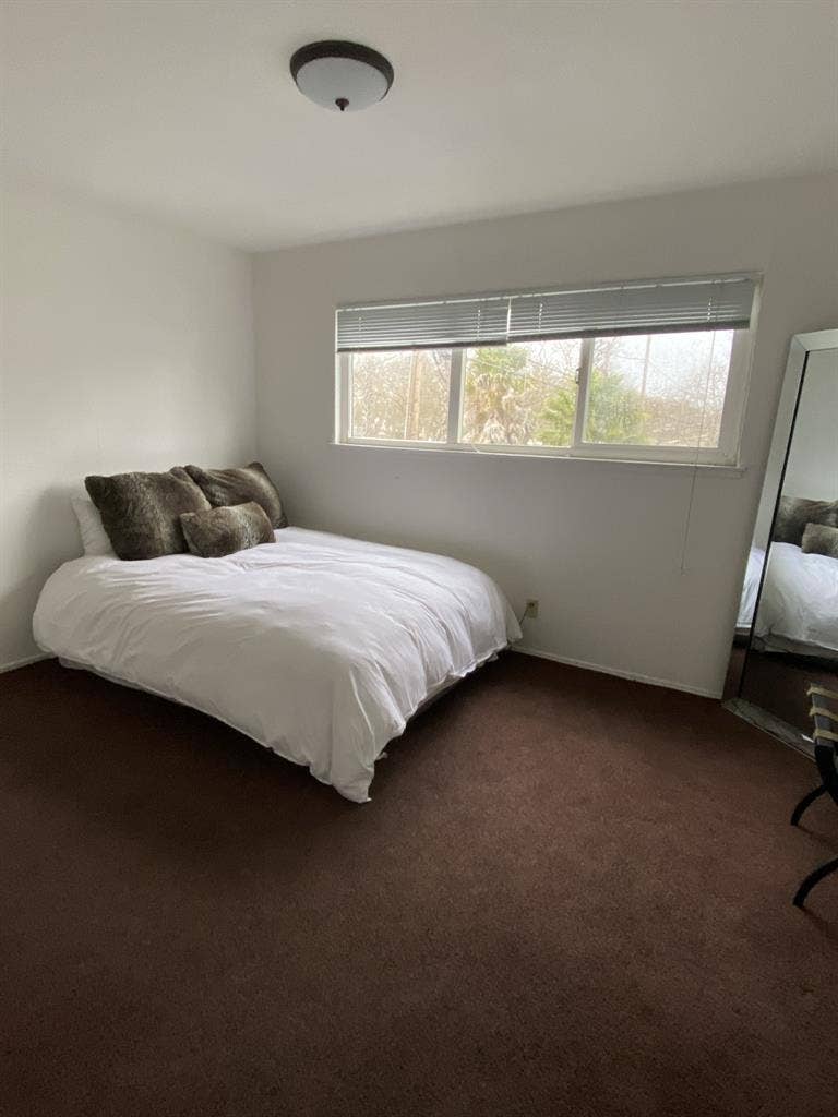 Private Room for Rent  (May 1st)