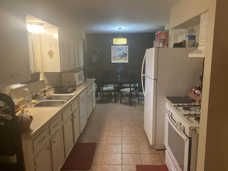 Bedroom Available in Deer Park