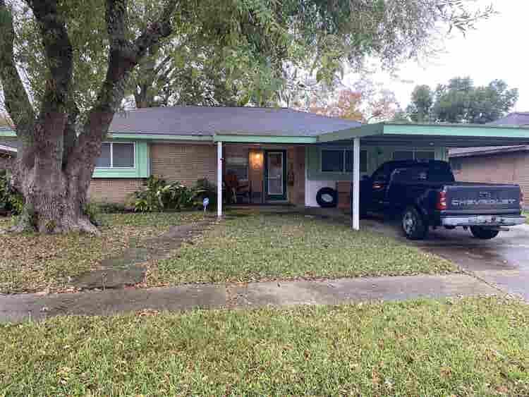 Bedroom Available in Deer Park