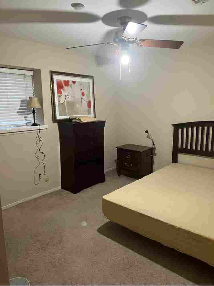 Bedroom Available in Deer Park