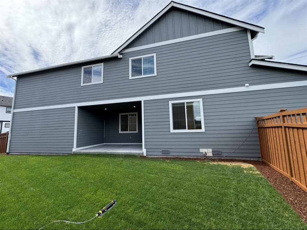 Brand spanking new house and room!