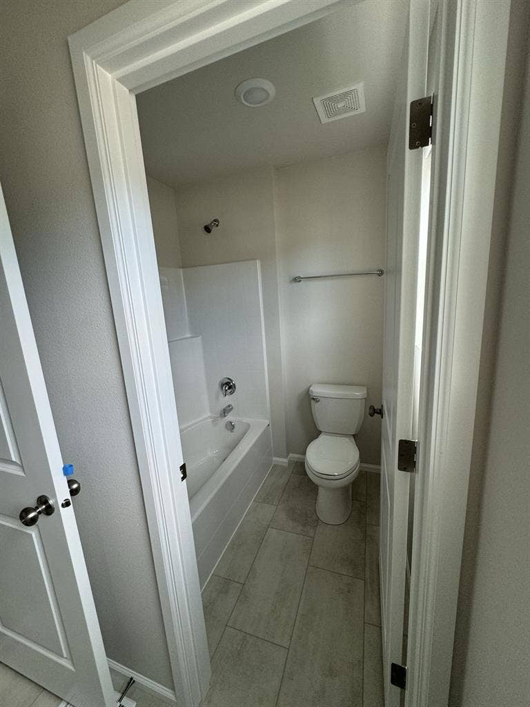 Brand spanking new house and room!
