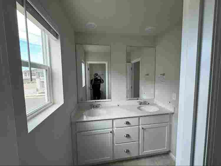 Brand spanking new house and room!