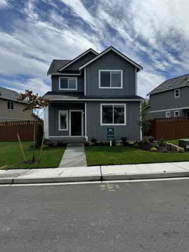 Brand spanking new house and room!