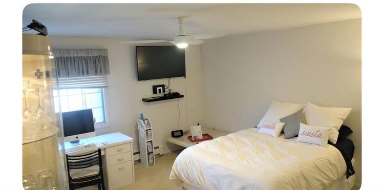 Cozy Glendale room