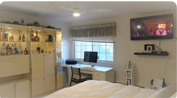 Cozy Glendale room
