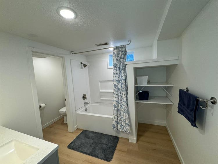 Private Rooms in 6BDS House