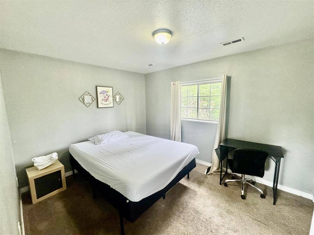 Private Rooms in 6BDS House