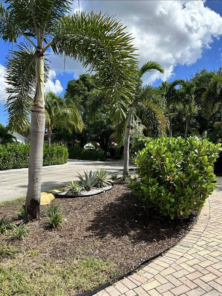 Room for rent in
 East Boca Raton
