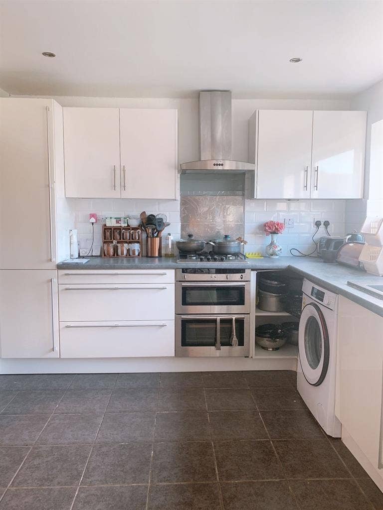 Room available for female tenant