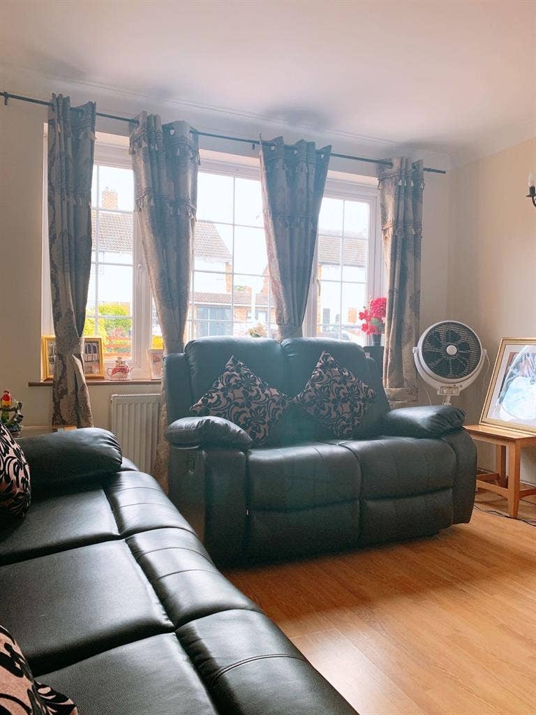 Room available for female tenant