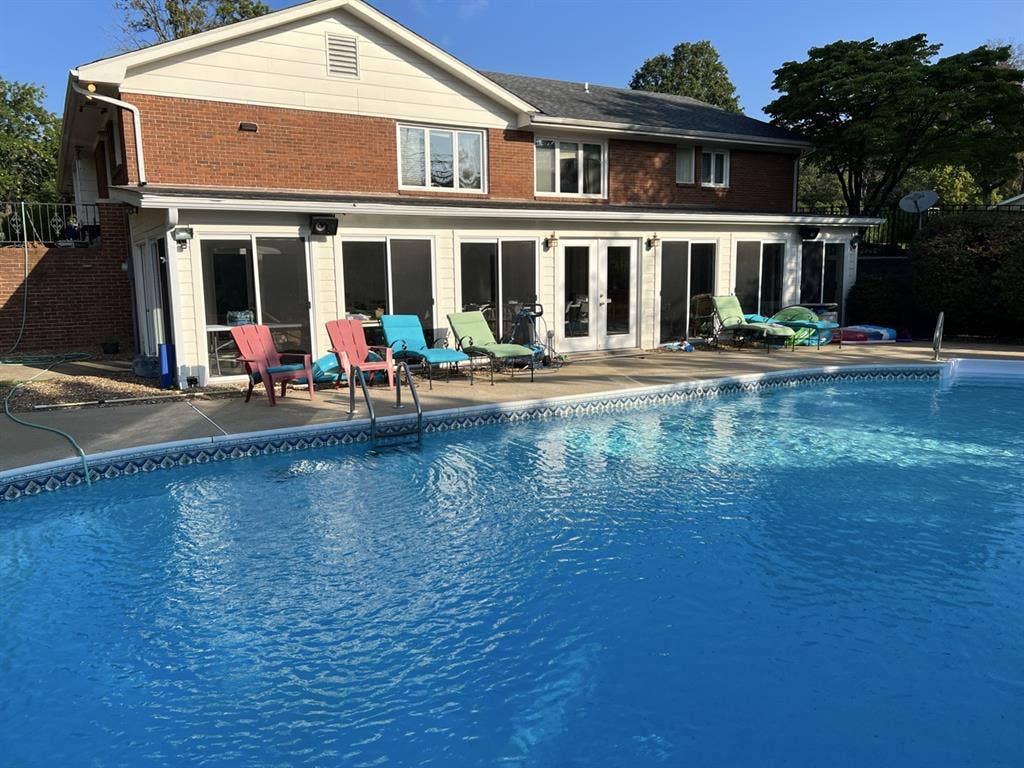 Pool.Patio.Firepit.Private Entrace