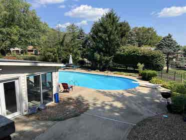 Pool.Patio.Firepit.Private Entrace