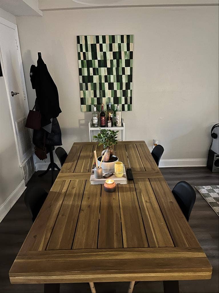 Female roommate wanted
