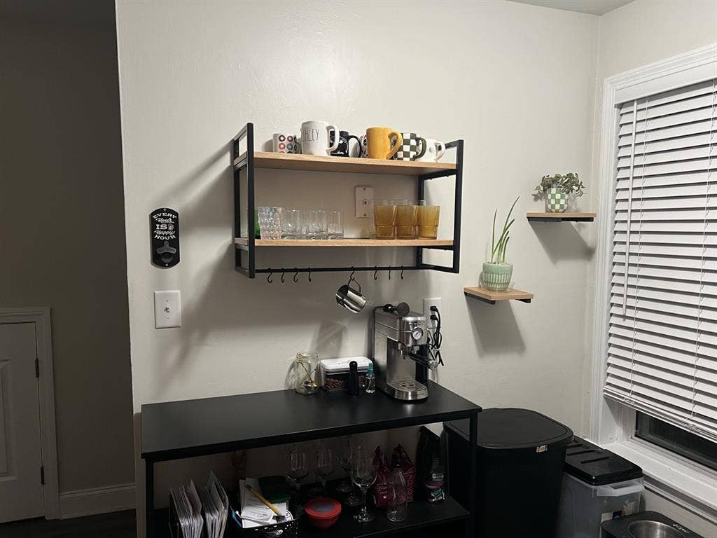 Female roommate wanted