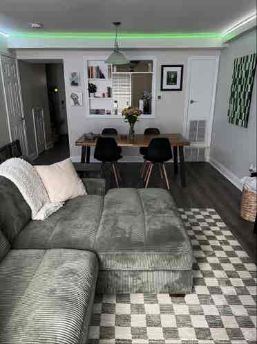 Female roommate wanted