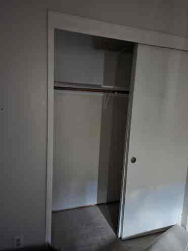 Bedroom for rent, available now