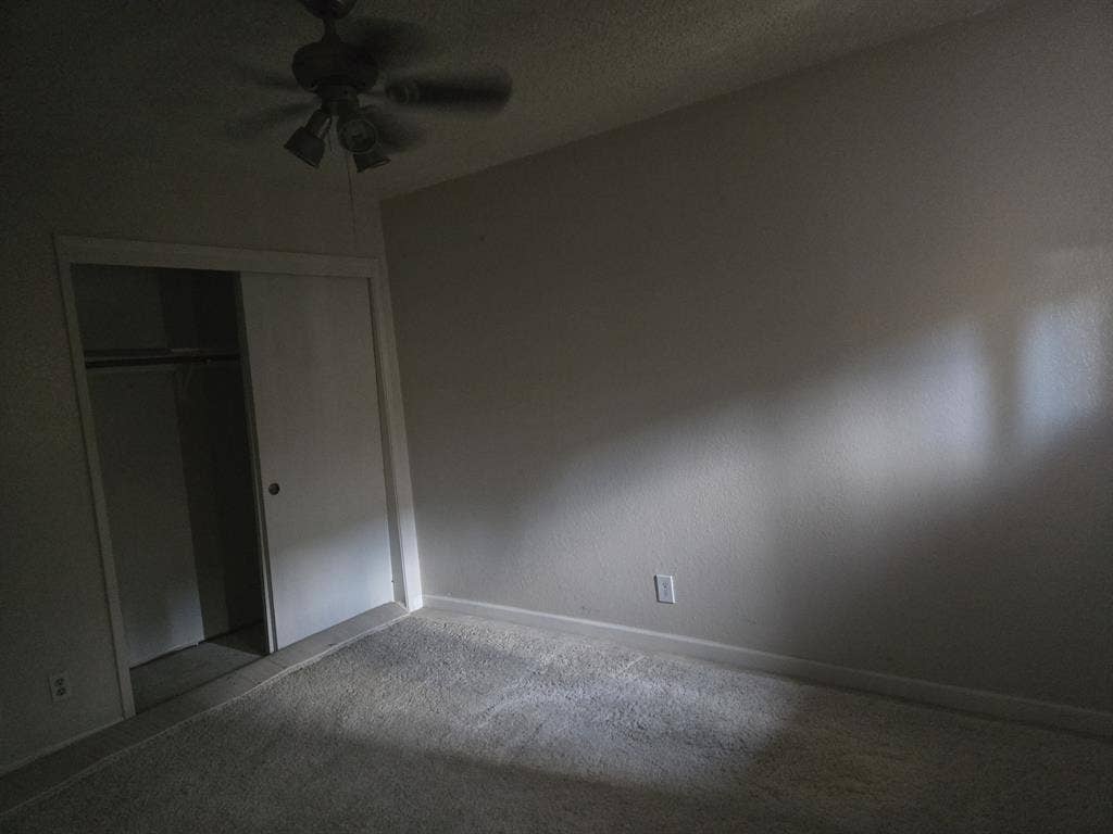 Bedroom for rent, available now