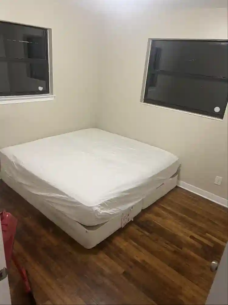 One bedroom in house /big yard