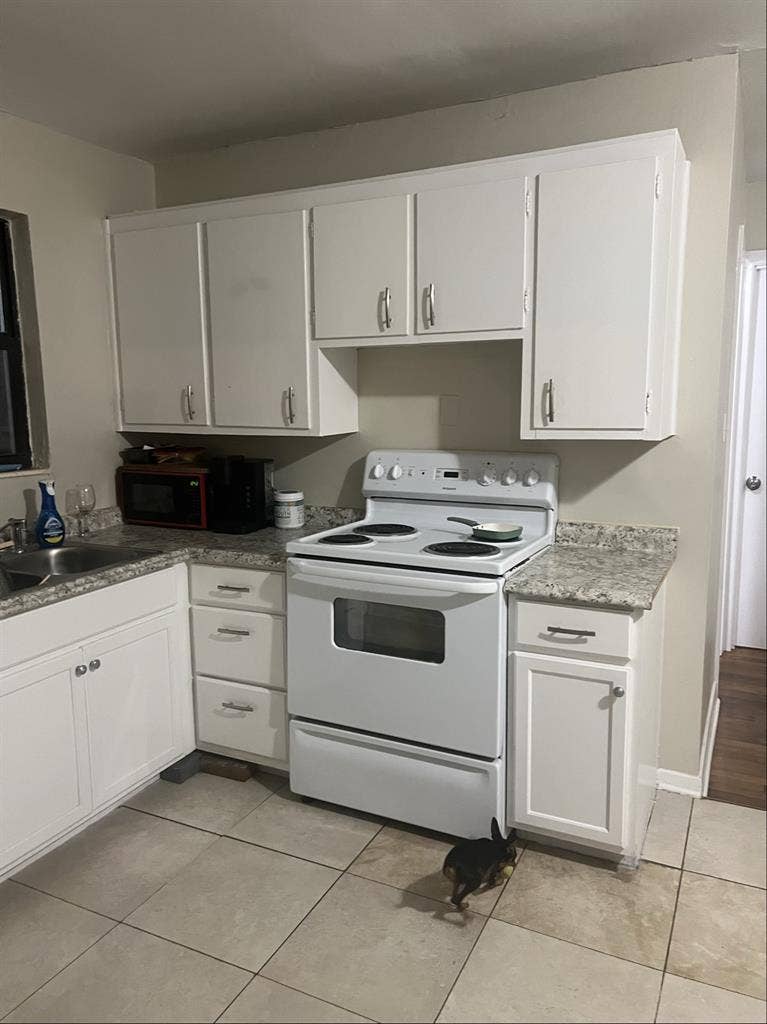 One bedroom in house /big yard