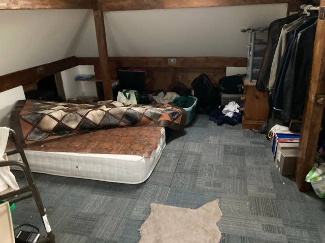 Bungalow attic room free with room