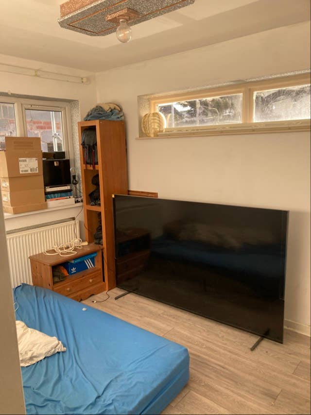 Bungalow attic room free with room