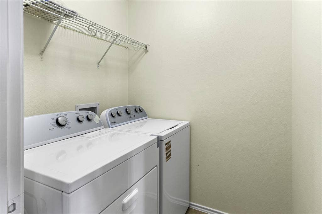 Spacious, modern room for rent