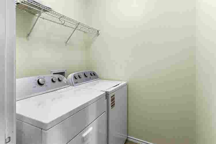 Spacious, modern room for rent