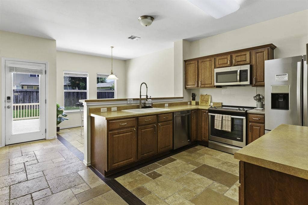 Spacious, modern room for rent