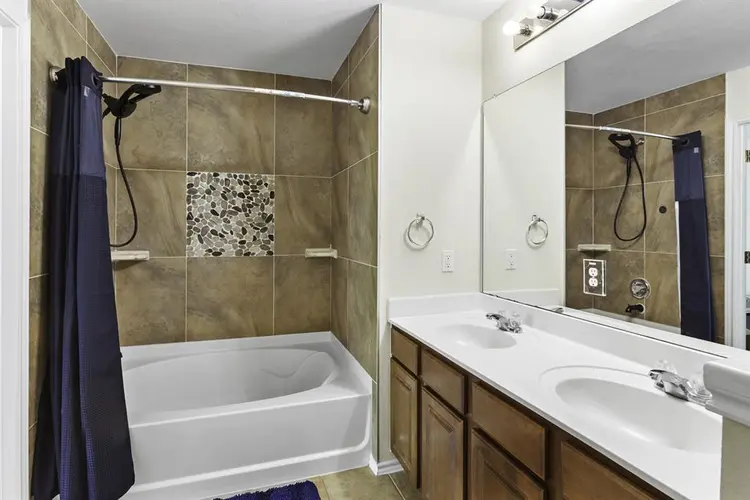 Spacious, modern room for rent