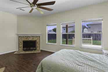 Spacious, modern room for rent