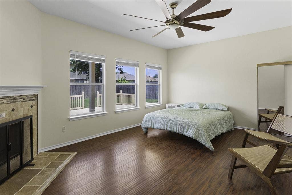 Spacious, modern room for rent