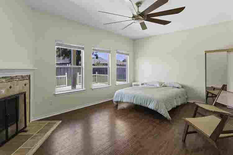 Spacious, modern room for rent