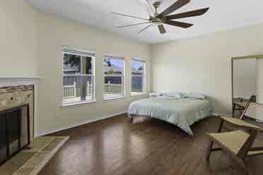 Spacious, modern room for rent