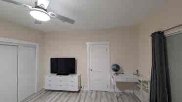 Room For Rent With Shared Bathroom