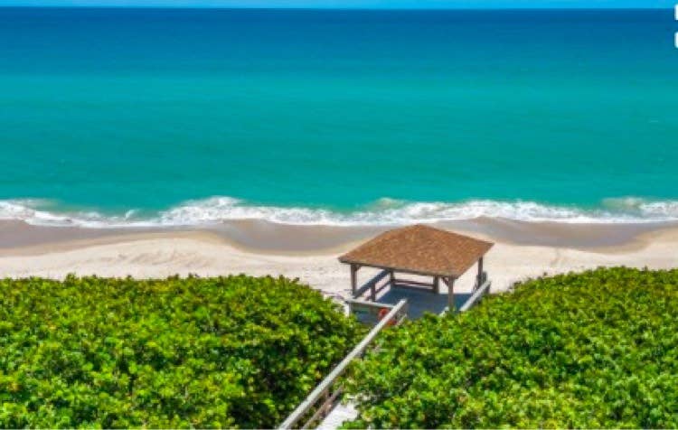 Gorgeous home private beach access