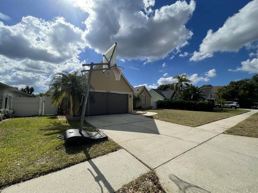 Room for Rent in 4br House