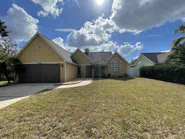 Room for Rent in 4br House