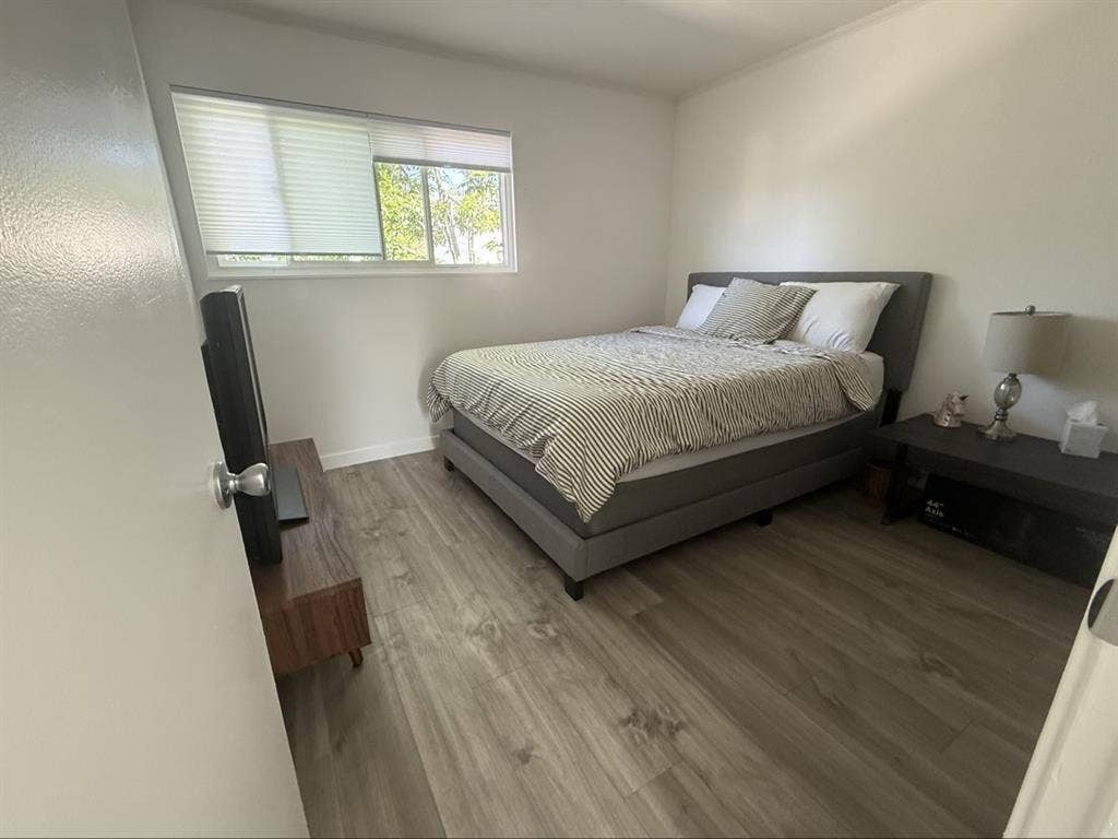 Room for rent; remodeled Townhome