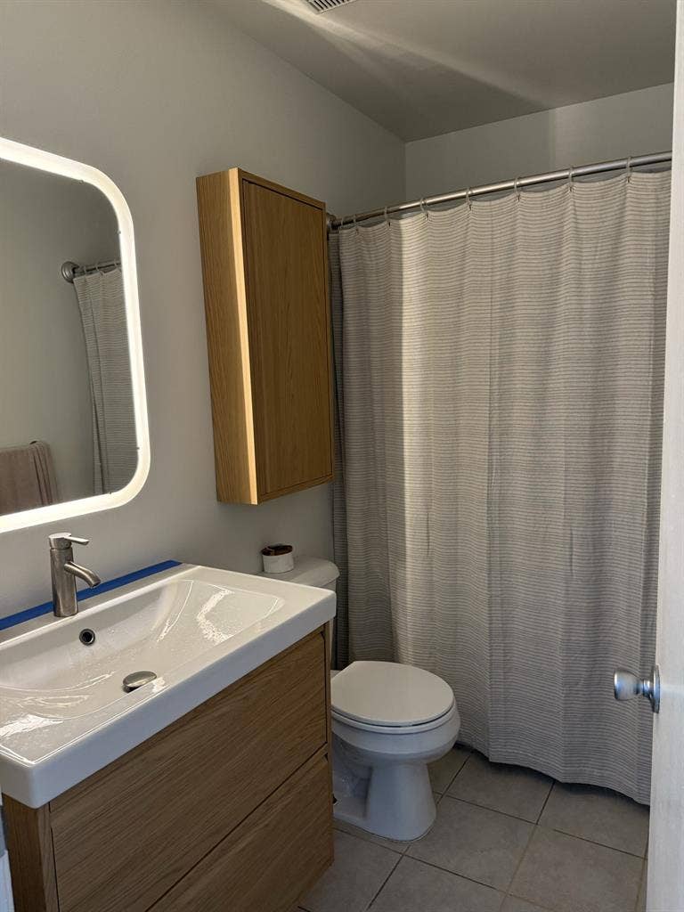 Room for rent; remodeled Townhome