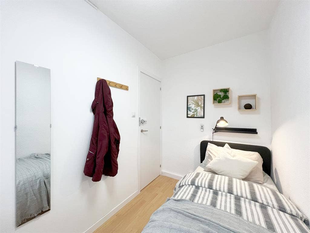Single room in shared apartment