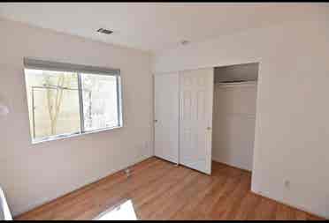 Room for rent in Northridge