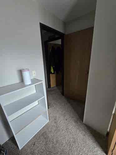 1 room, including a queen sized bed