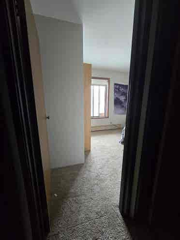 1 room, including a queen sized bed
