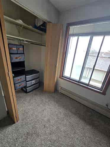 1 room, including a queen sized bed