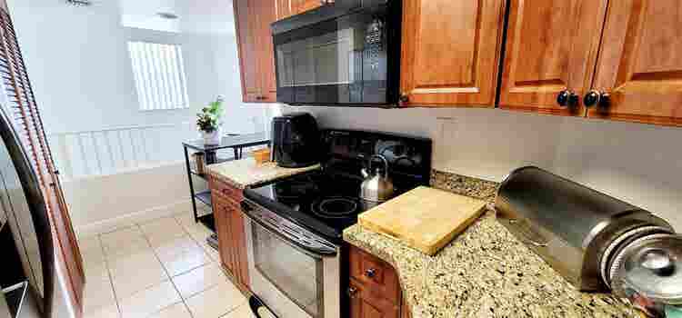 Spacious Master Bedroom in Pompano