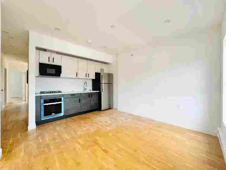 Bright Bedroom in Fort Green - #
